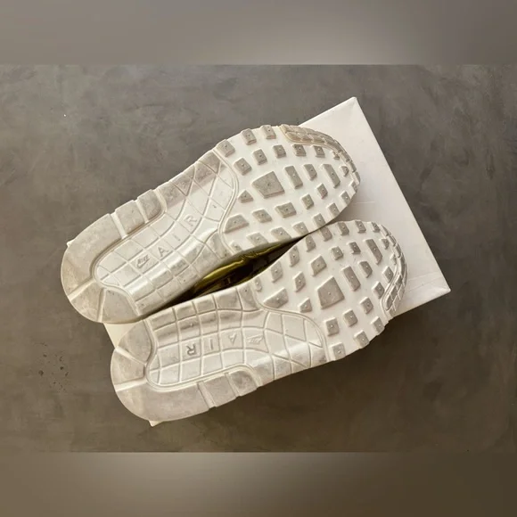 Nike WMNS Air Max 1 SP Liquid Gold Sneakers (616170-700) - Picture 10 of 10